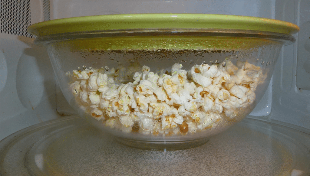 Comment faire cuire du popcorn au microondes sans microondes [2024